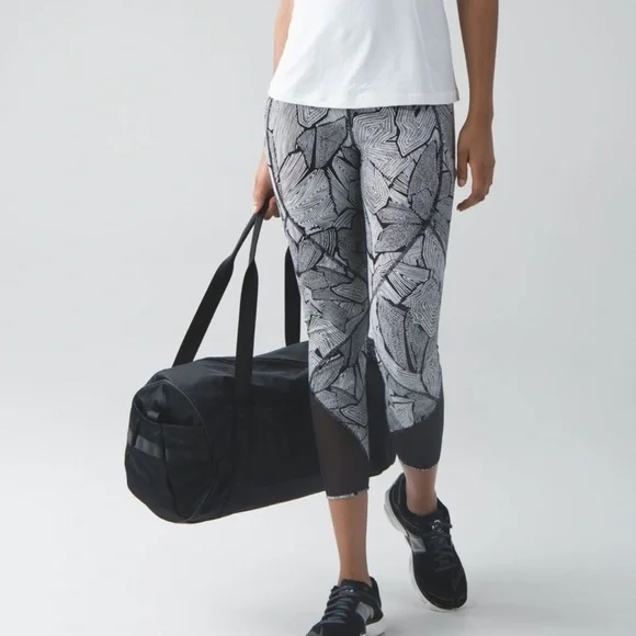 Lululemon Goal Crusher 7/8 Tight in Dottie Tribe White Black / Black - Picture 2 of 16